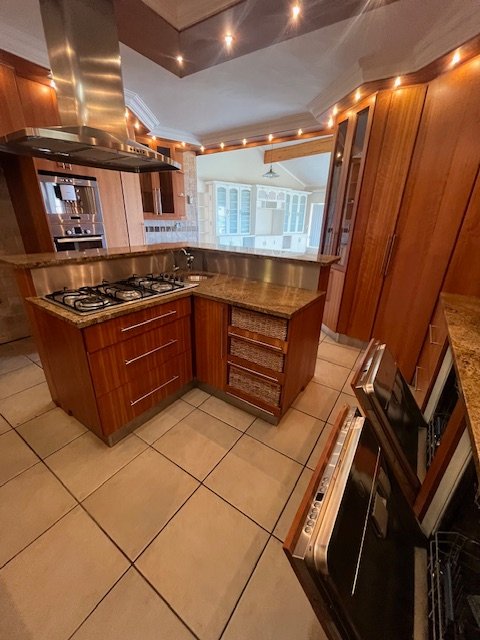 4 Bedroom Property for Sale in Menkenkop Western Cape